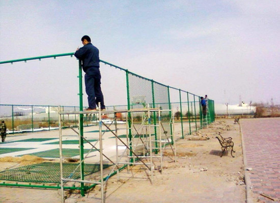 勾花護(hù)欄網(wǎng)、體育場(chǎng)圍網(wǎng)在體育場(chǎng)中的應(yīng)用