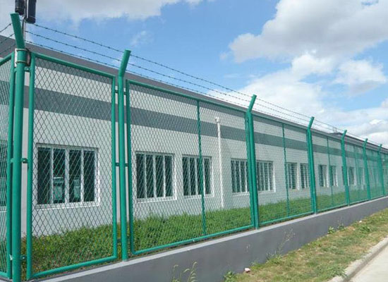 鋼板網(wǎng)護(hù)欄